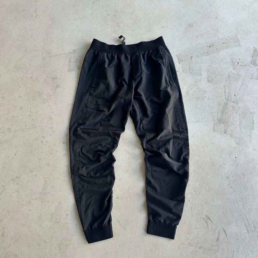 Lululemon black polyester, elastane & nylon joggers size M